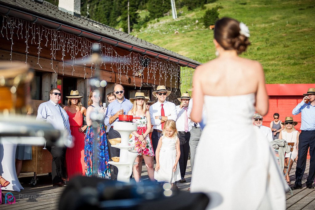 alpes annecy chalet french alps haute-savoie la clusaz lake-montagne le grand-bornand mariage mariage-a-la-montagne photographe-mariage télémark café wedding wedding-photographer